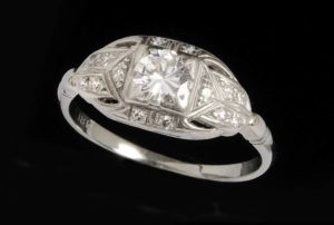 How to Identify Vintage & Antique Jewelry in Seattle, Washington